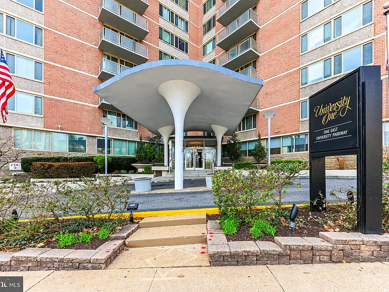 1 E University Pkwy #106 — Photo 52