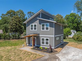 32 Oak Hill Rd, Candler, NC 28715
