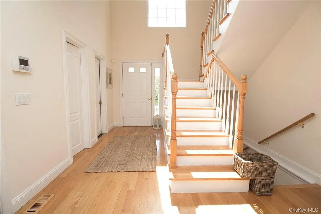 4 bed, 3.5 bath, 3400 sqft, $11,500 — Photo 4