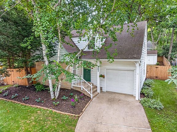 2nd image of 207 S Owen Dr