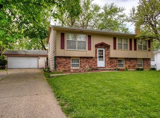 8769 Summit Dr, Clive, IA 50325