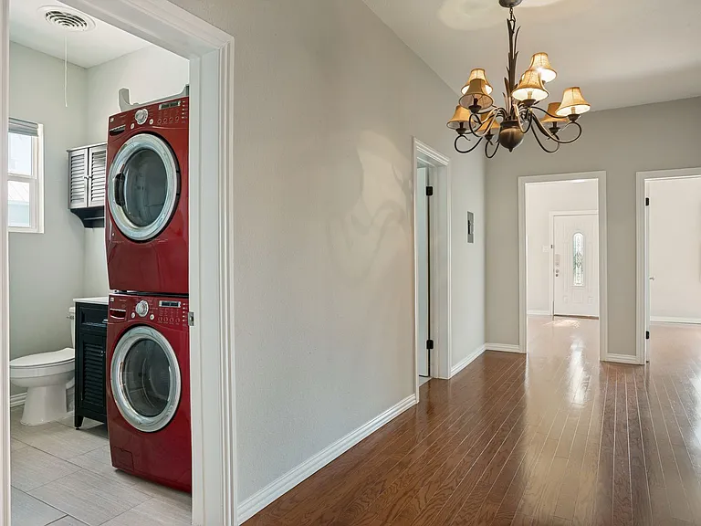2219 N Flores St — Photo 13