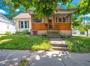 916 W Oakland Ave, Bloomington, IL