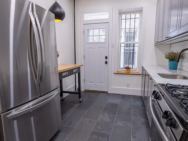 293 Montgomery St #1 — Photo 9