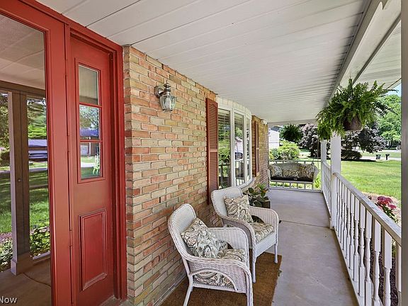 4th image of 2438 Lyndon Dr