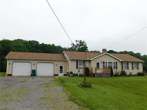LARGE GARAGE / ATTACHED