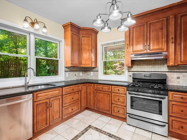 79 Choate Ln — Photo 2