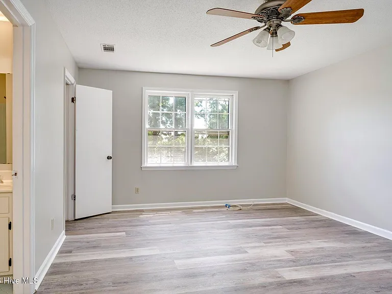 152 Holiday Dr — Photo 28
