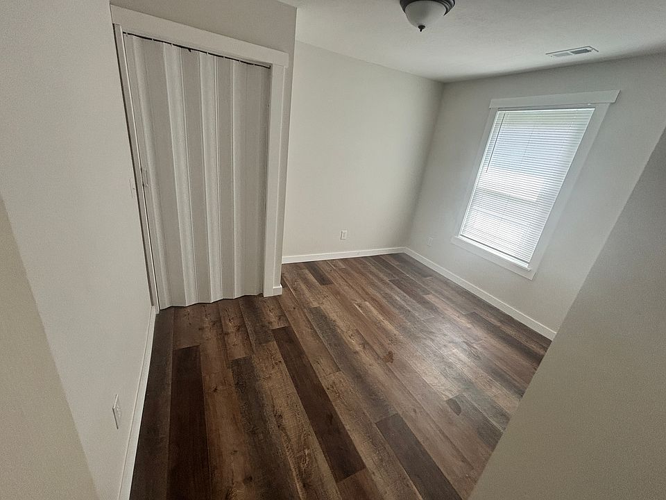 2nd image of 1633 E Cherry St