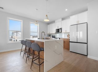 439 Chelsea St #2, Boston, MA 02128