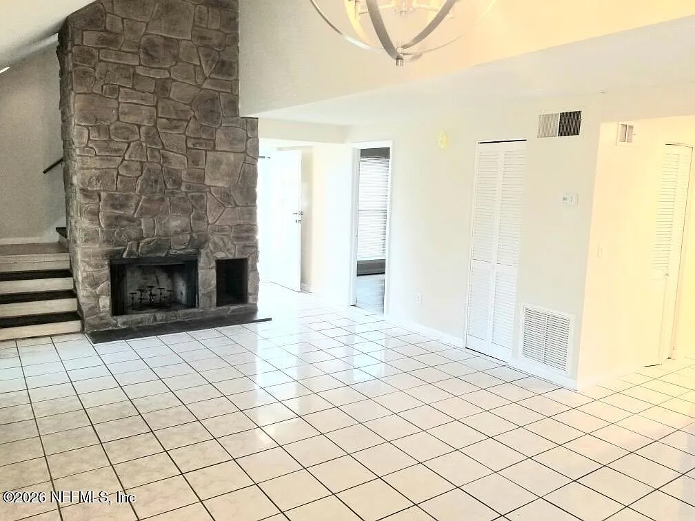 3 bed, 2.0 bath, 1654 sqft, $2,099 — Photo 3