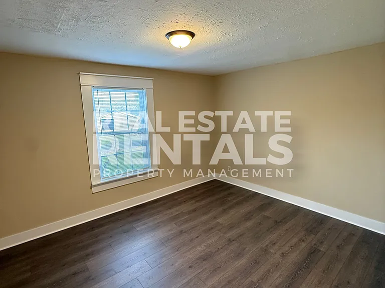 504 Pearl St — Photo 6