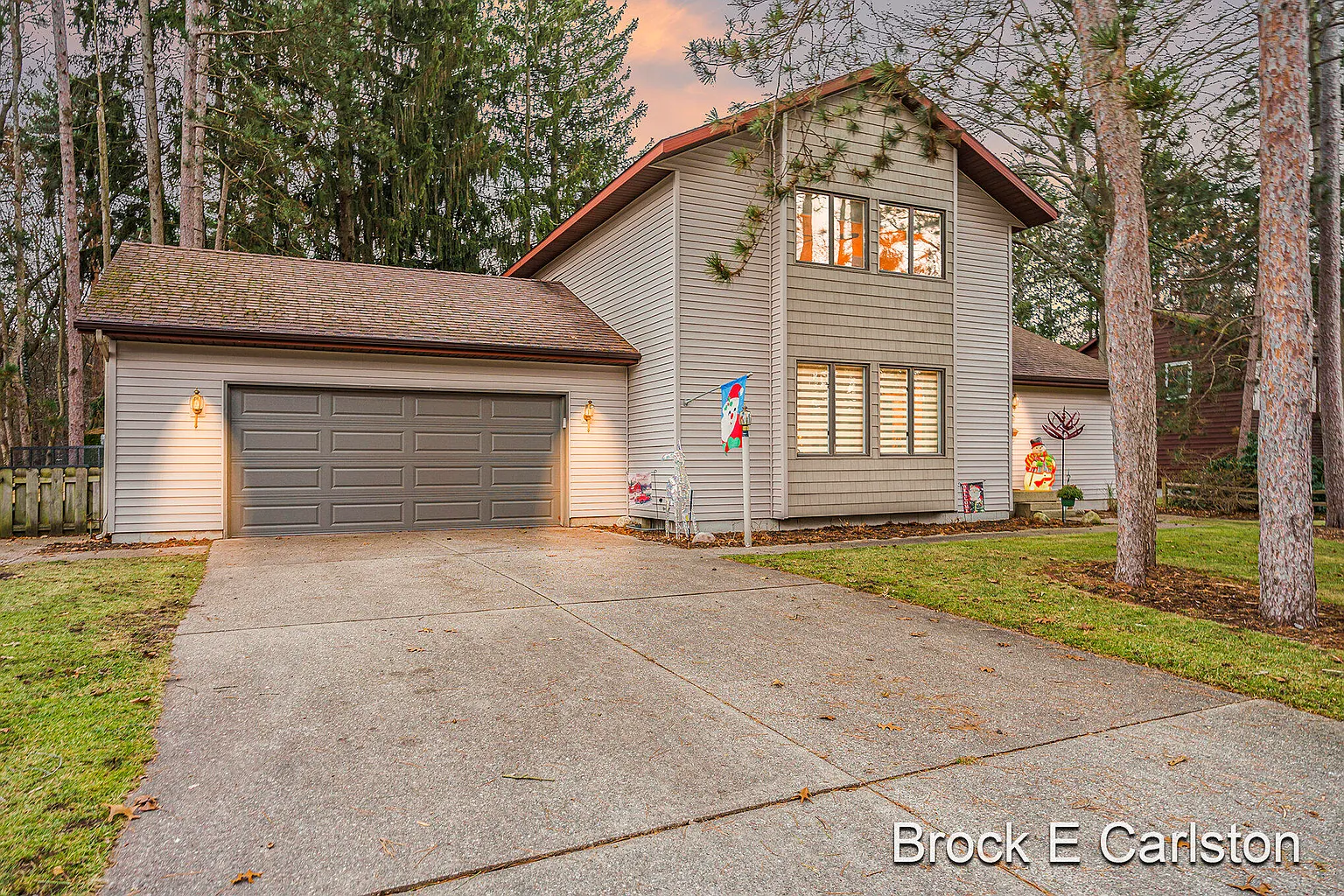 1077 Edinborough Dr photo 1