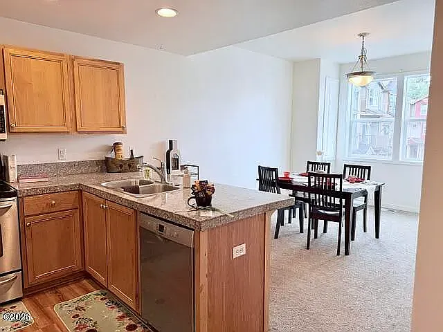 475 SE 35th St #E27 — Photo 7