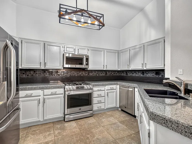 630 Beresford Ave — Photo 12