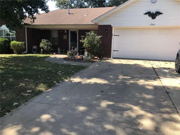 1306 S Oswego Pl, Russellville, AR 72802