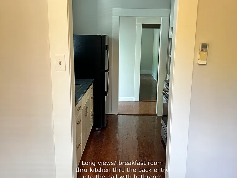 I love the long views in this apt. This is from the "breakfast room" all the way to the small 8x8 extra room, all across the backyard.