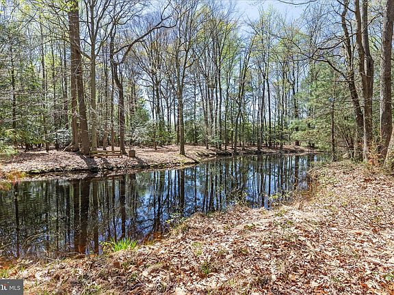3rd image of 7805 Dyer Rd