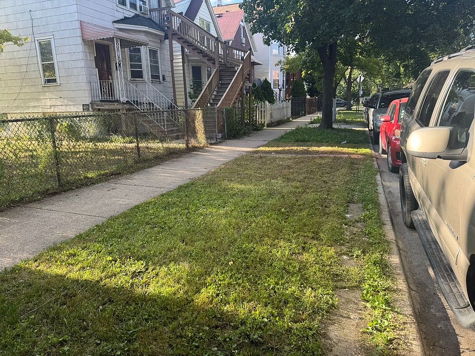2nd image of 3012 S Keeler Ave