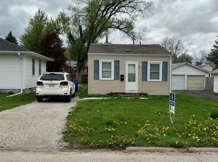 711 36th St NE, Cedar Rapids, IA 52402