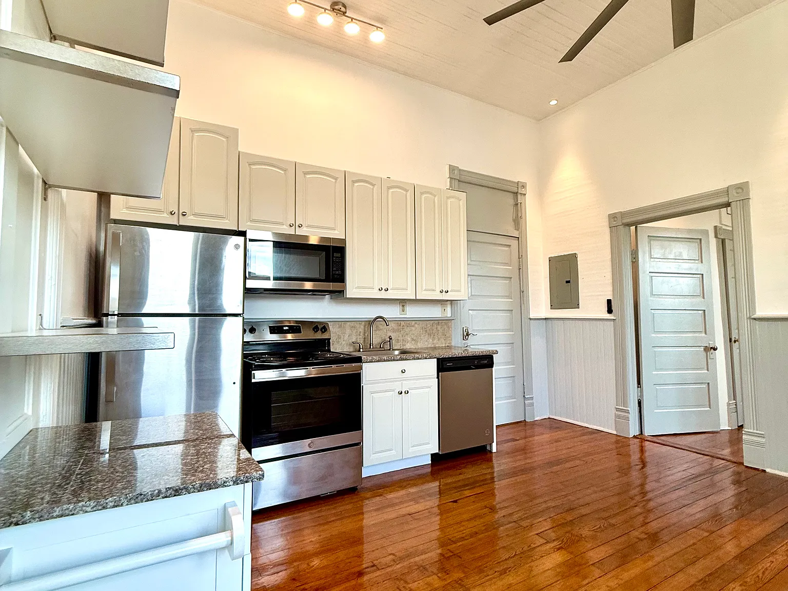 427 Main Street — Photo 1