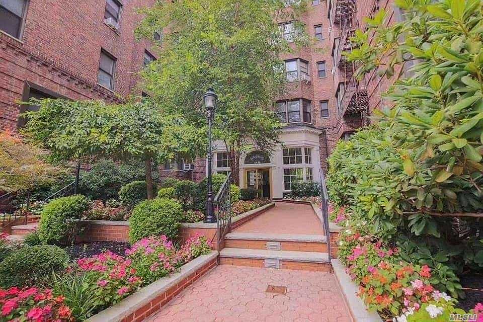 1st image of 6940 Yellowstone Blvd APT 319