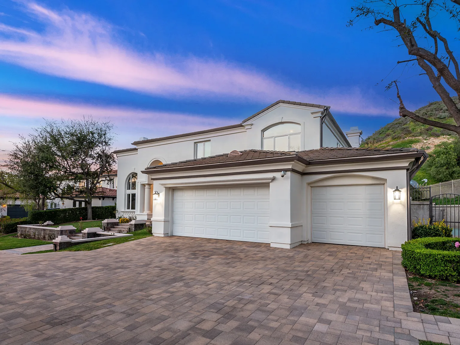 5 bed, 4.5 bath, 4634 sqft, $16,999 — Photo 1