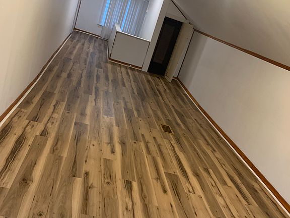 3rd image of 627 Echo Ave