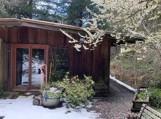 39000 Wilderness Lodge Rd, Branscomb, CA 95417