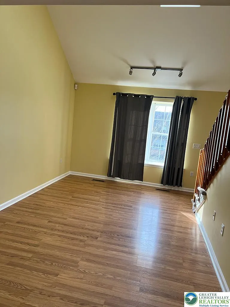 3 bed, 4.0 bath, 2148 sqft, $2,699 — Photo 3