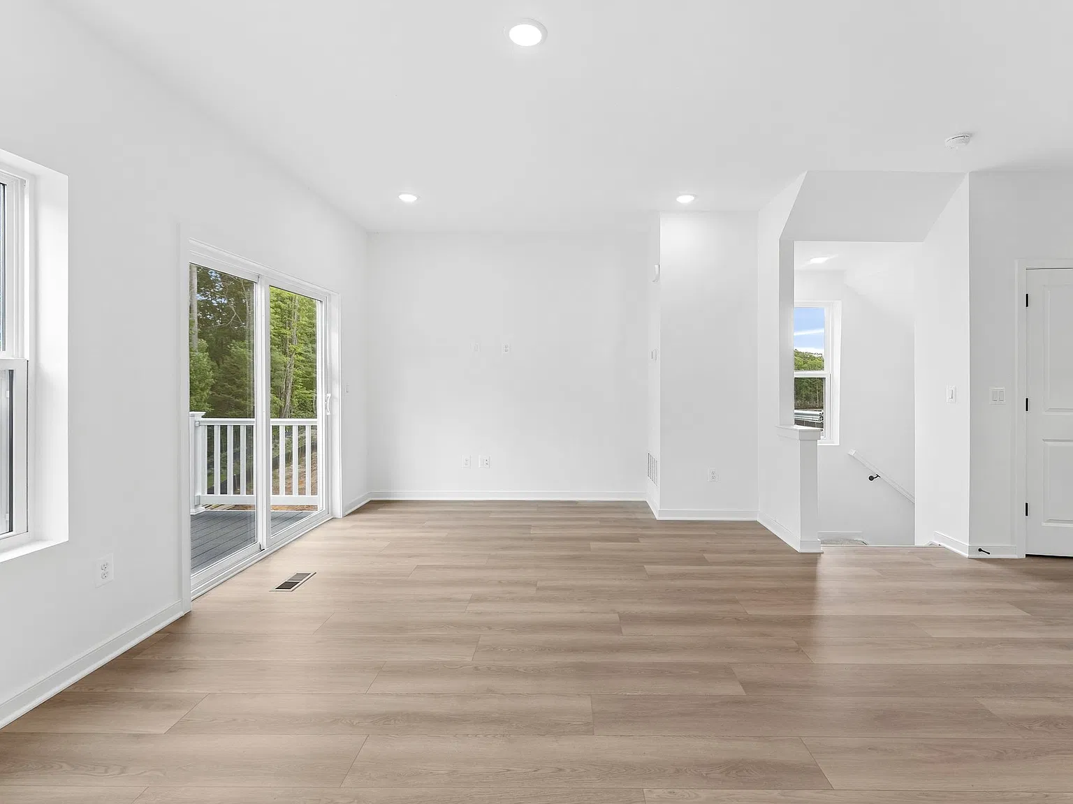 3 bed, 1927 sqft, $2,395 — Photo 4