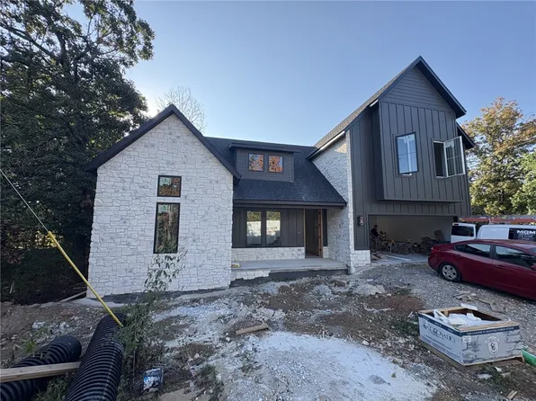 2 Branchwood Dr, Bella Vista, AR 72715