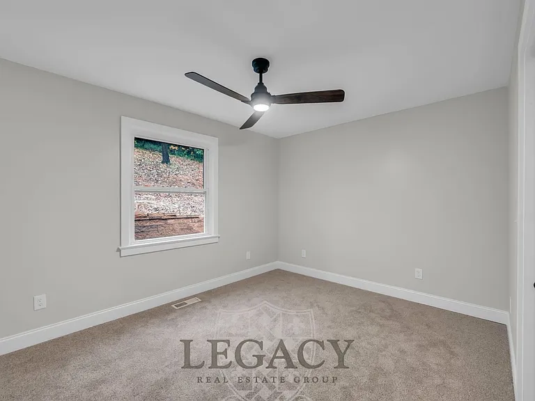 719 Woodmere Dr — Photo 16