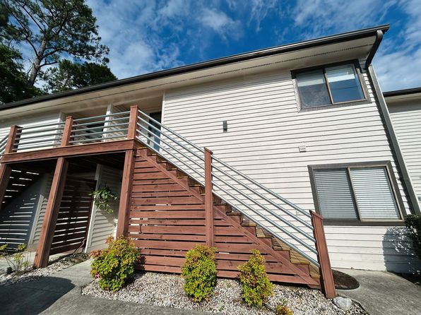 1507 Military Cutoff Rd APT 207