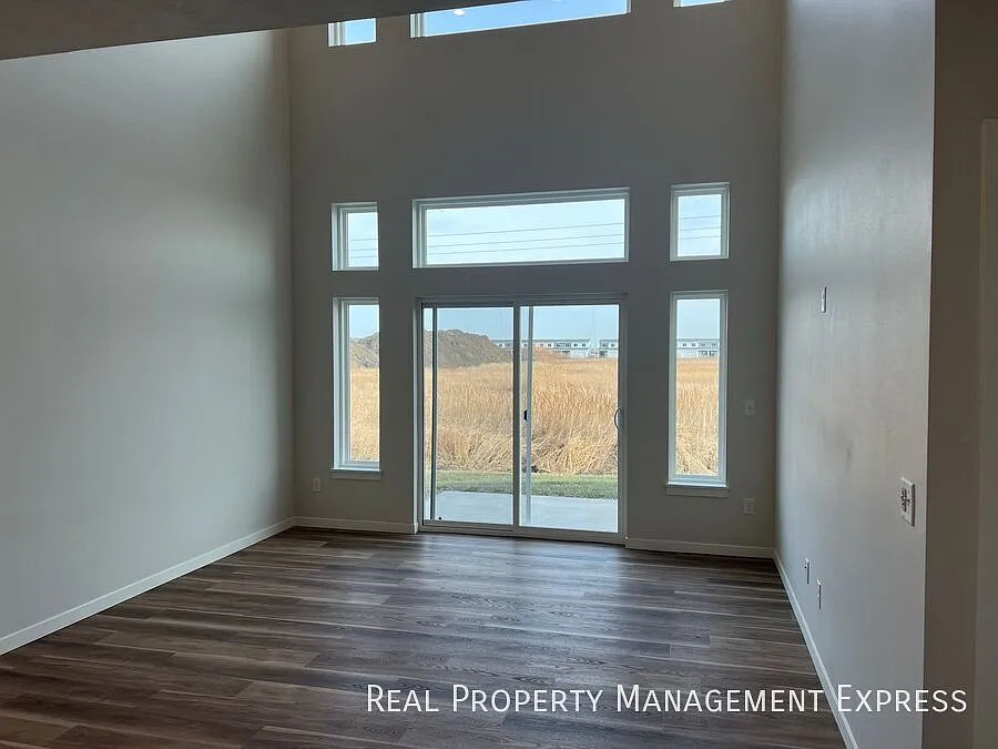 Brand New: 3 Bedroom 2.5 Bathroom Townhome — Photo 2