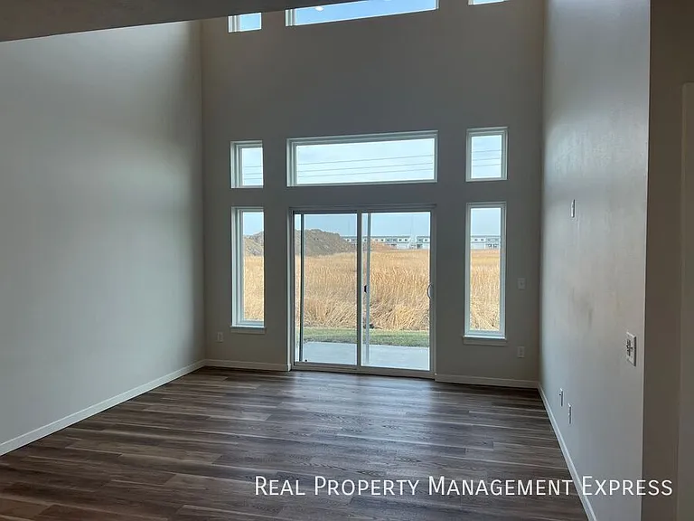 5516 S Huntwood Ave — Photo 2