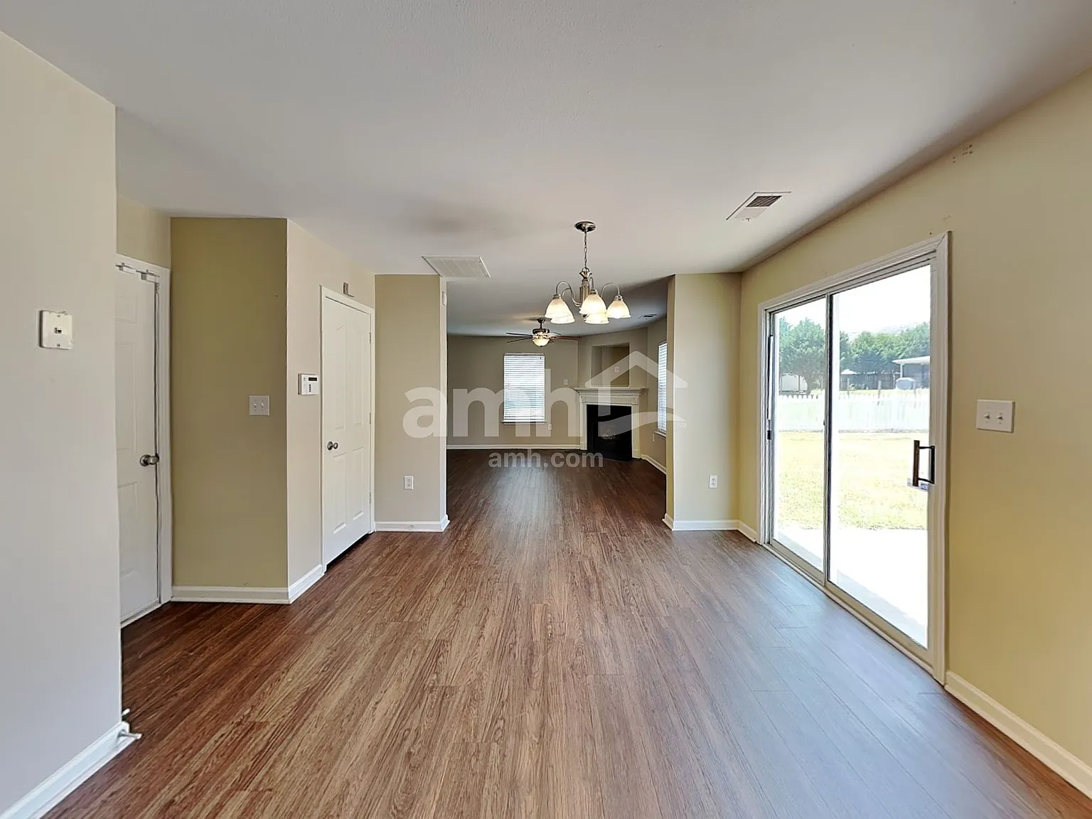 3 bed, 2.5 bath, 1872 sqft, $2,090 — Photo 4