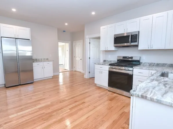 30 Lyons St, Lowell, MA 01852