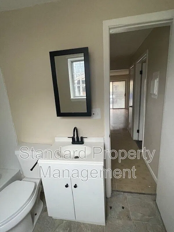 1 bed, 1.0 bath, $895 — Photo 2