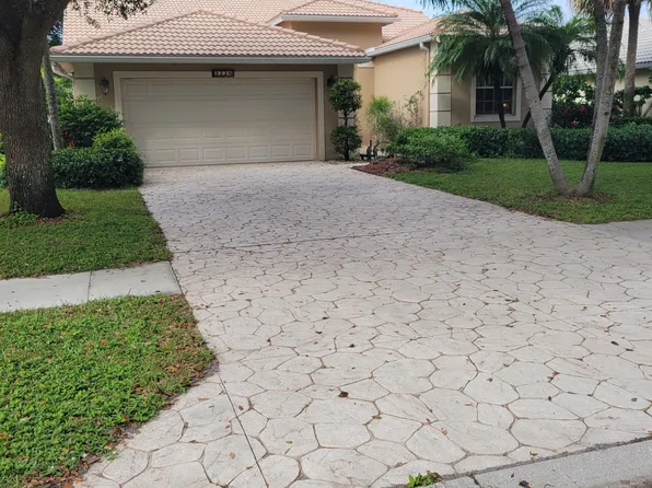 2228 Heritage Greens Dr, Naples, FL 34119