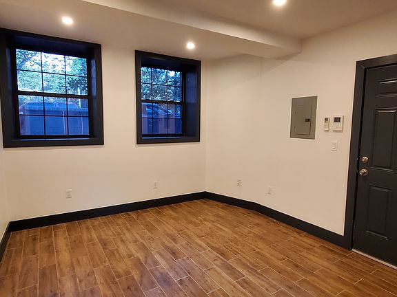 5th image of 534 Jackson Ave #B