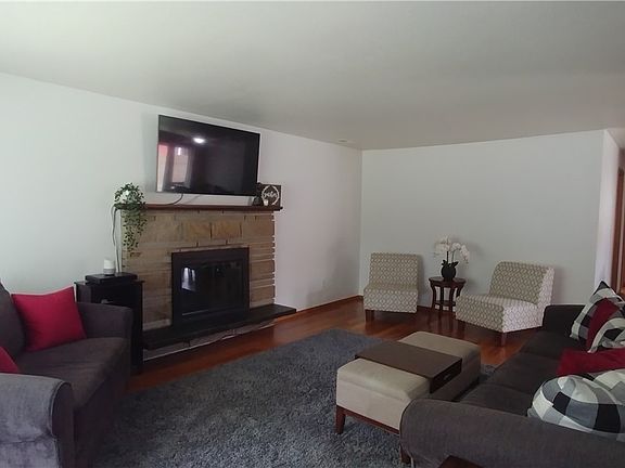 2nd image of 511 W Euclid Ave