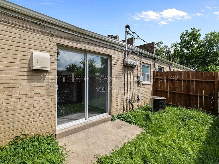 2323 Woodson Rd #I — Photo 16