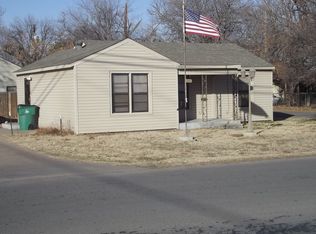 102 E Williams Dr, Burkburnett, TX 76354