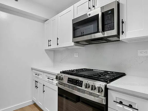 3rd image of 218 Myrtle Ave APT 3C