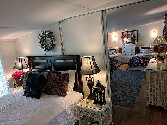 4th image of 957 Rocky Point Cir