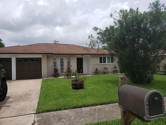 2nd image of 11306 Montverde Ln