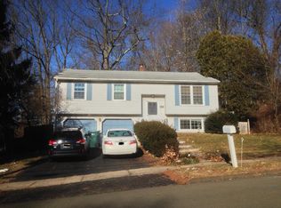 169 Anns Farm Rd, Hamden, CT 06518