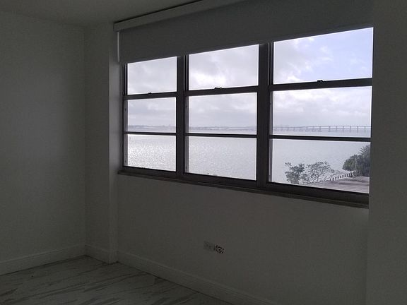 3rd image of 905 Brickell Bay Dr APT 625