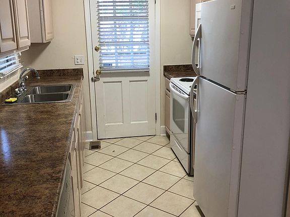 4th image of 1433 Grape St #A